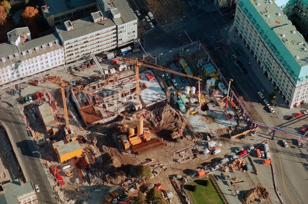 Luftaufnahme Berlin Mitte - Baustelle zum Neubau des Büro- und Geschäftshauses Europäisches Haus der Unternehmensgruppe Stoffel Unter den Linden in Berlin Mitte