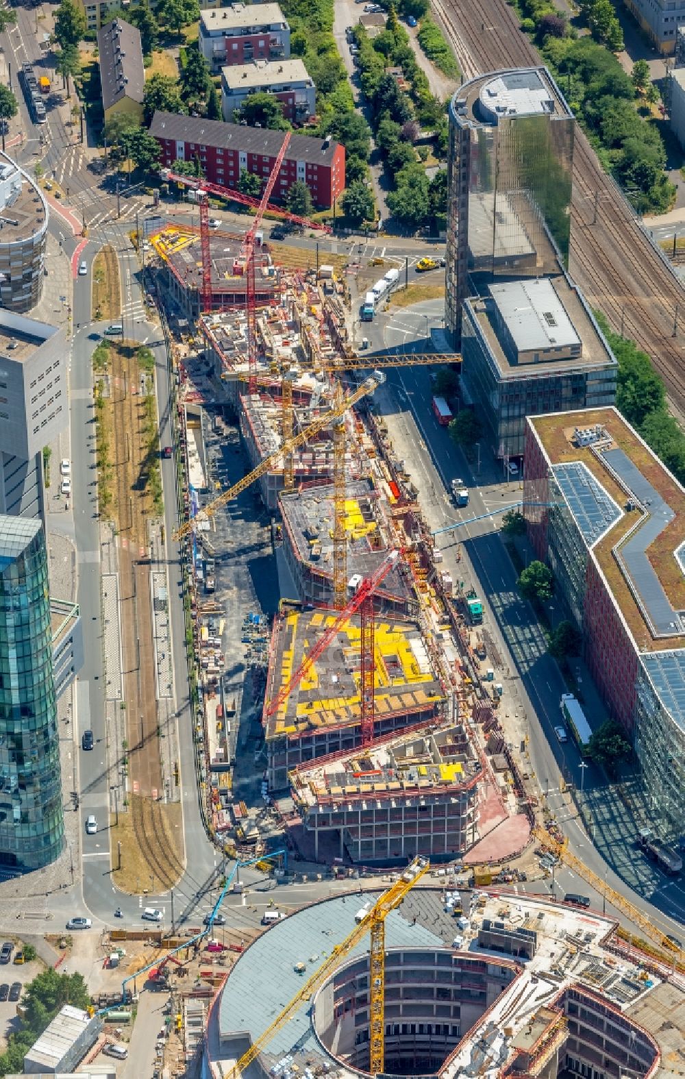 Luftaufnahme Düsseldorf - Baustelle zum Neubau eines Büro- und Geschäftshauses FLOAT zwischen Franzsiusstraße und Holzstraße in Düsseldorf im Bundesland Nordrhein-Westfalen, Deutschland