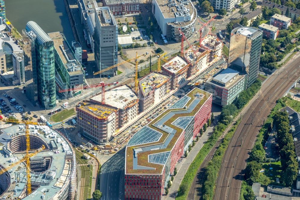 Luftbild Düsseldorf - Baustelle zum Neubau eines Büro- und Geschäftshauses FLOAT zwischen Franzsiusstraße und Holzstraße in Düsseldorf im Bundesland Nordrhein-Westfalen, Deutschland