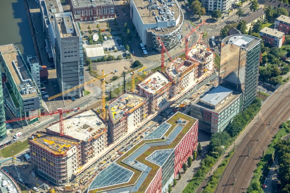 Luftaufnahme Düsseldorf - Baustelle zum Neubau eines Büro- und Geschäftshauses FLOAT zwischen Franzsiusstraße und Holzstraße in Düsseldorf im Bundesland Nordrhein-Westfalen, Deutschland