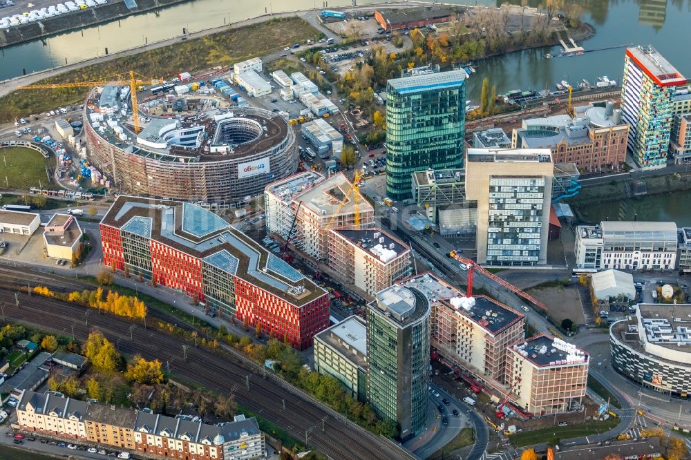 Luftaufnahme Düsseldorf - Baustelle zum Neubau eines Büro- und Geschäftshauses FLOAT zwischen Franzsiusstraße und Holzstraße in Düsseldorf im Bundesland Nordrhein-Westfalen, Deutschland