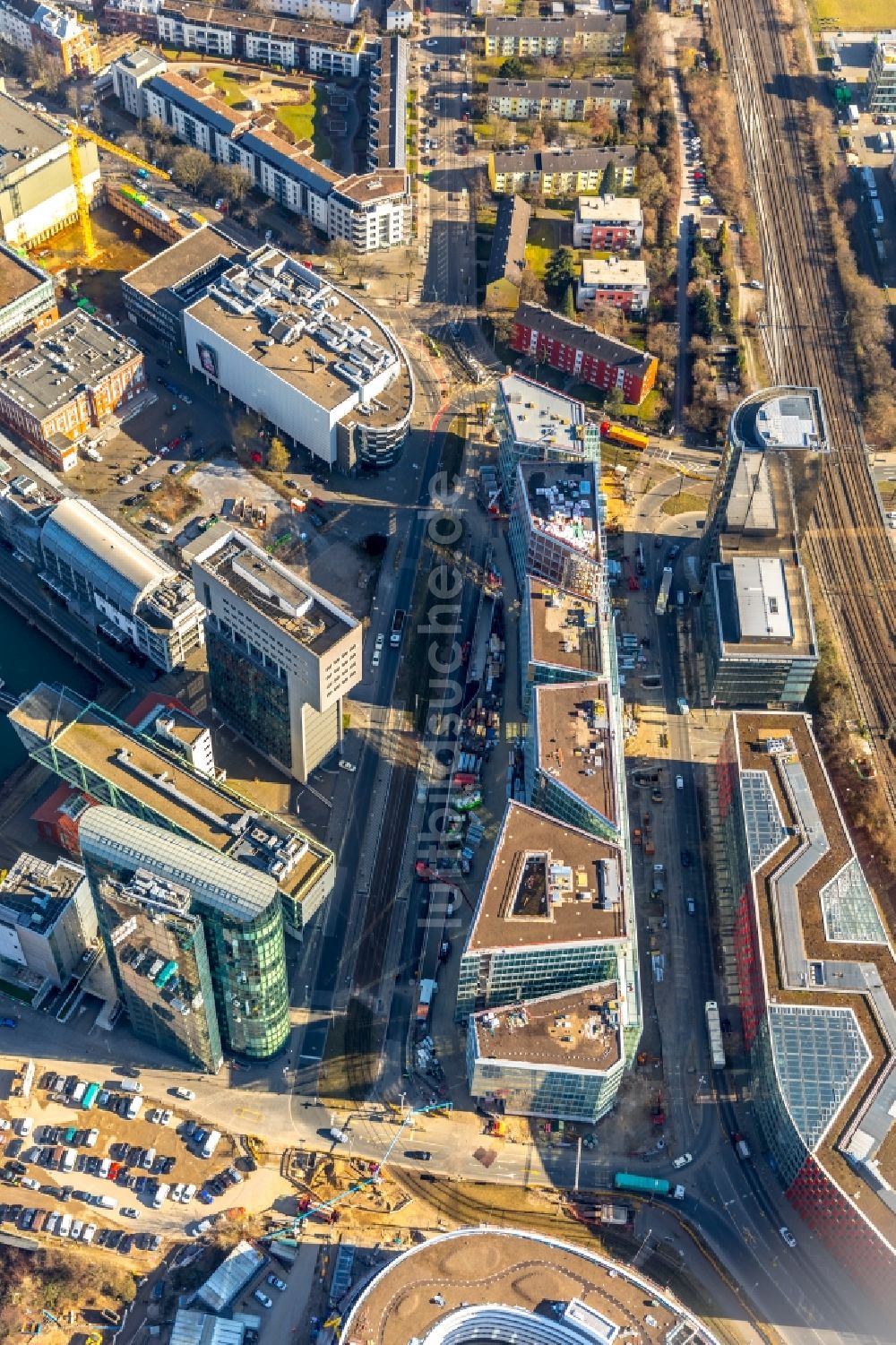 Luftaufnahme Düsseldorf - Baustelle zum Neubau eines Büro- und Geschäftshauses FLOAT zwischen Franzsiusstraße und Holzstraße in Düsseldorf im Bundesland Nordrhein-Westfalen, Deutschland