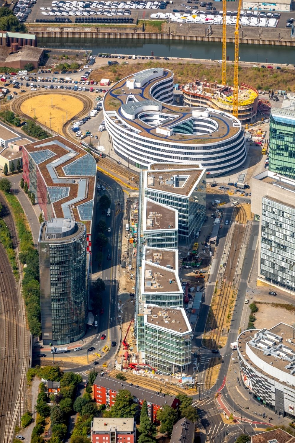 Luftaufnahme Düsseldorf - Baustelle zum Neubau eines Büro- und Geschäftshauses FLOAT zwischen Franzsiusstraße und Holzstraße in Düsseldorf im Bundesland Nordrhein-Westfalen, Deutschland