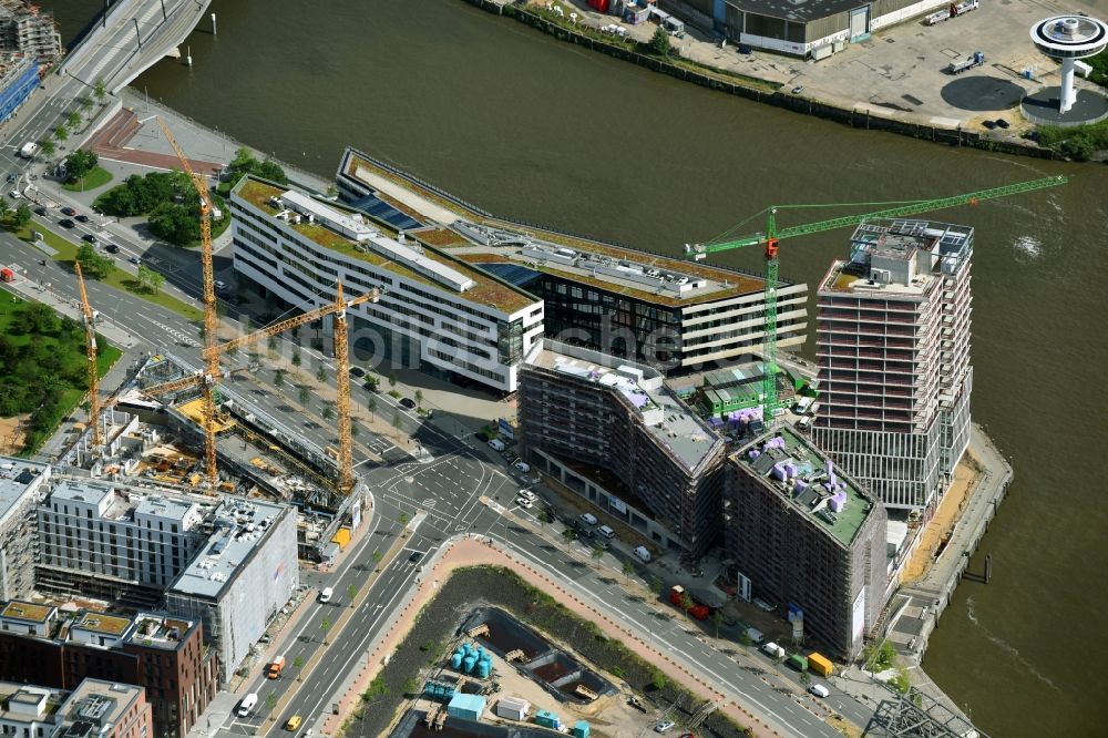 Hamburg aus der Vogelperspektive: Baustelle zum Neubau eines Büro- und Geschäftshauses Intelligent Quarters in der Hafen City in Hamburg, Deutschland