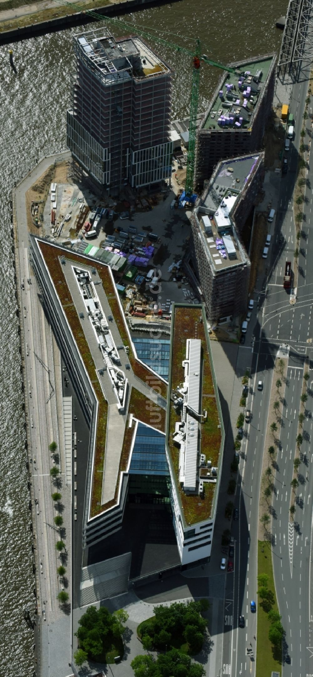 Luftbild Hamburg - Baustelle zum Neubau eines Büro- und Geschäftshauses Intelligent Quarters in der Hafen City in Hamburg, Deutschland