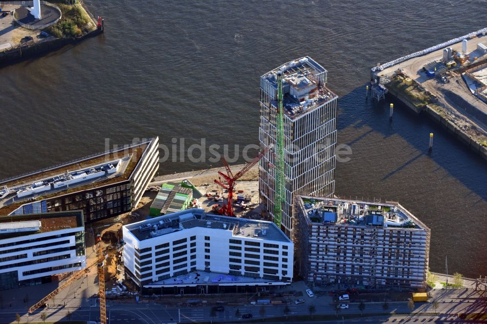 Hamburg von oben - Baustelle zum Neubau eines Büro- und Geschäftshauses Intelligent Quarters in der Hafen City in Hamburg, Deutschland