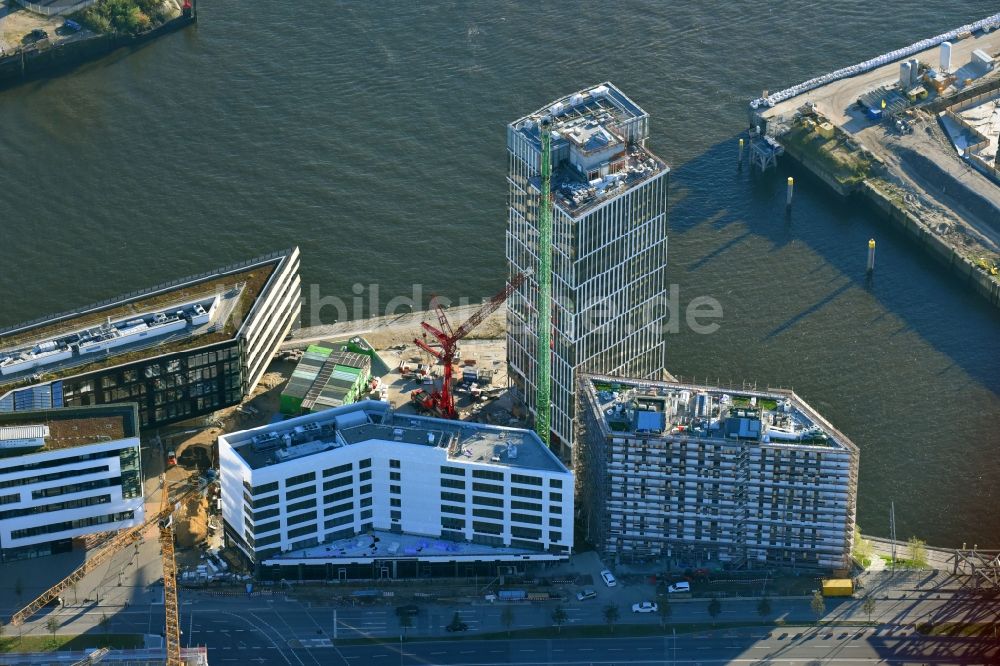 Hamburg aus der Vogelperspektive: Baustelle zum Neubau eines Büro- und Geschäftshauses Intelligent Quarters in der Hafen City in Hamburg, Deutschland