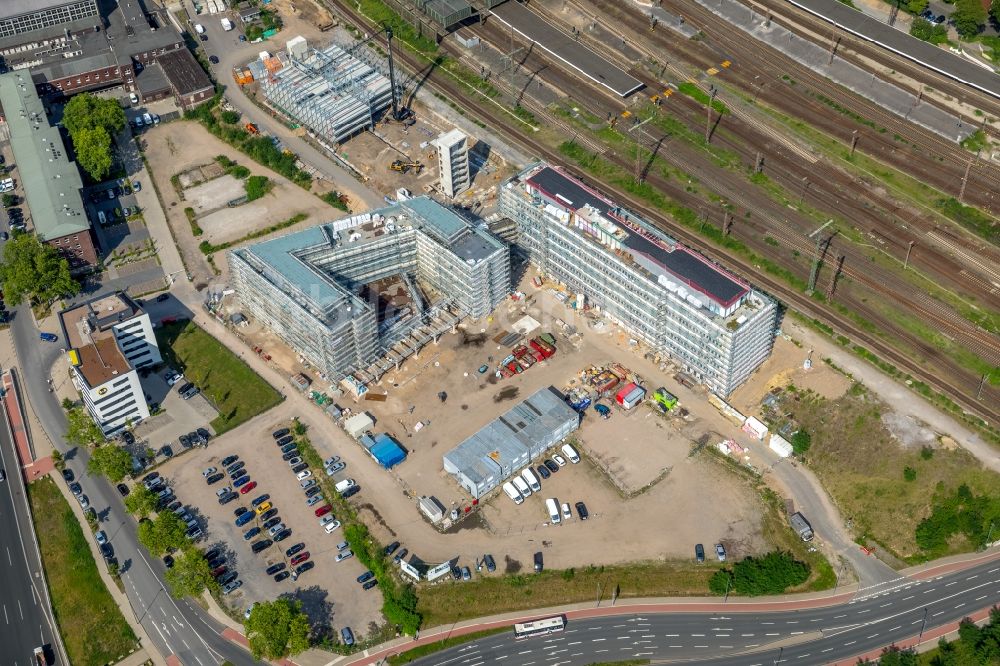 Duisburg von oben - Baustelle zum Neubau eines Büro- und Geschäftshauses Koloniestraße - Wuhanstraße in Duisburg im Bundesland Nordrhein-Westfalen - NRW, Deutschland