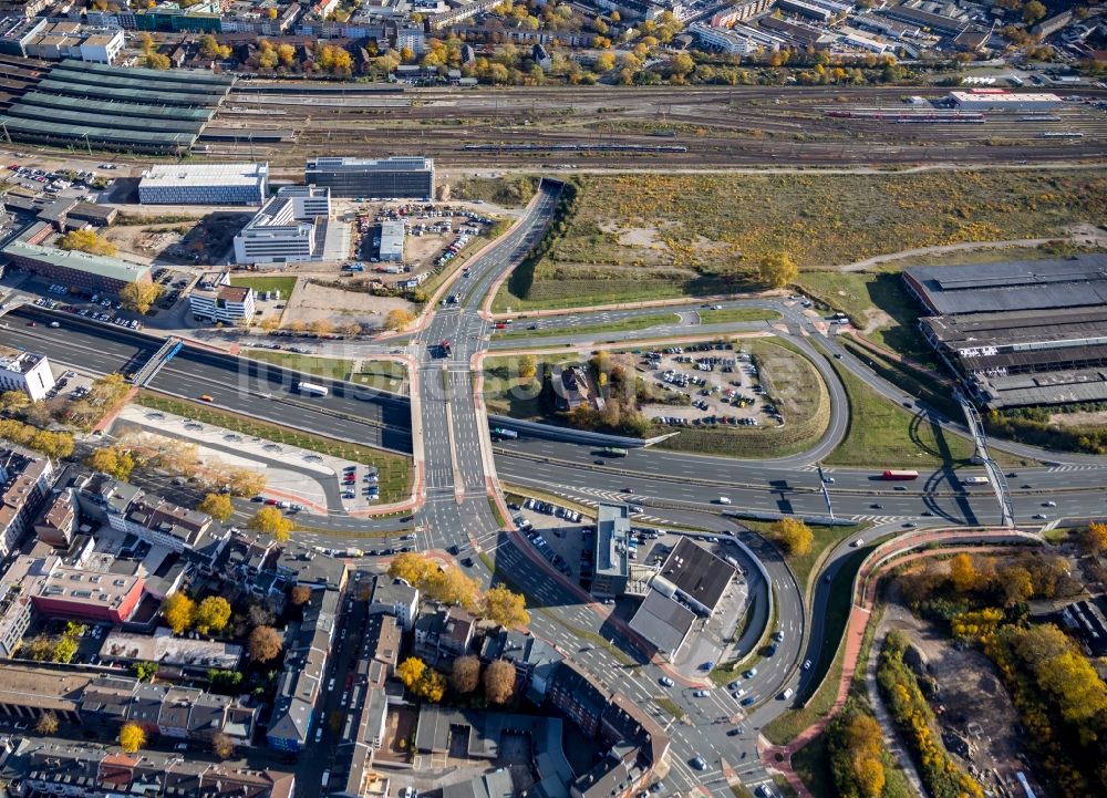 Luftaufnahme Duisburg - Baustelle zum Neubau eines Büro- und Geschäftshauses Koloniestraße - Wuhanstraße in Duisburg im Bundesland Nordrhein-Westfalen - NRW, Deutschland