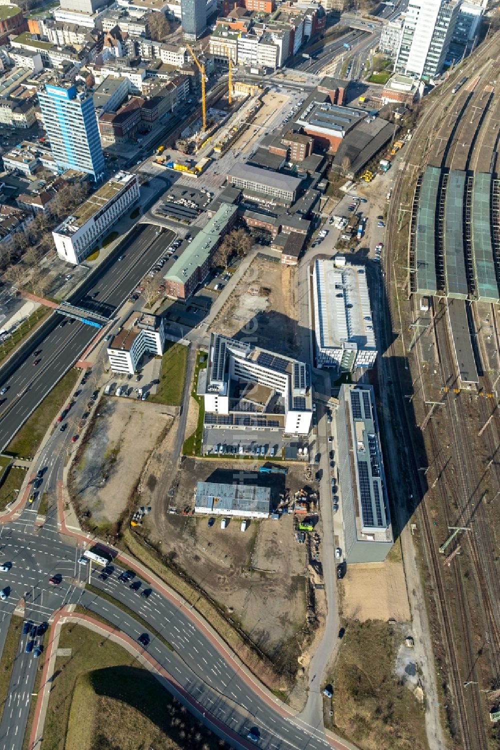 Duisburg aus der Vogelperspektive: Baustelle zum Neubau eines Büro- und Geschäftshauses Koloniestraße - Wuhanstraße in Duisburg im Bundesland Nordrhein-Westfalen - NRW, Deutschland