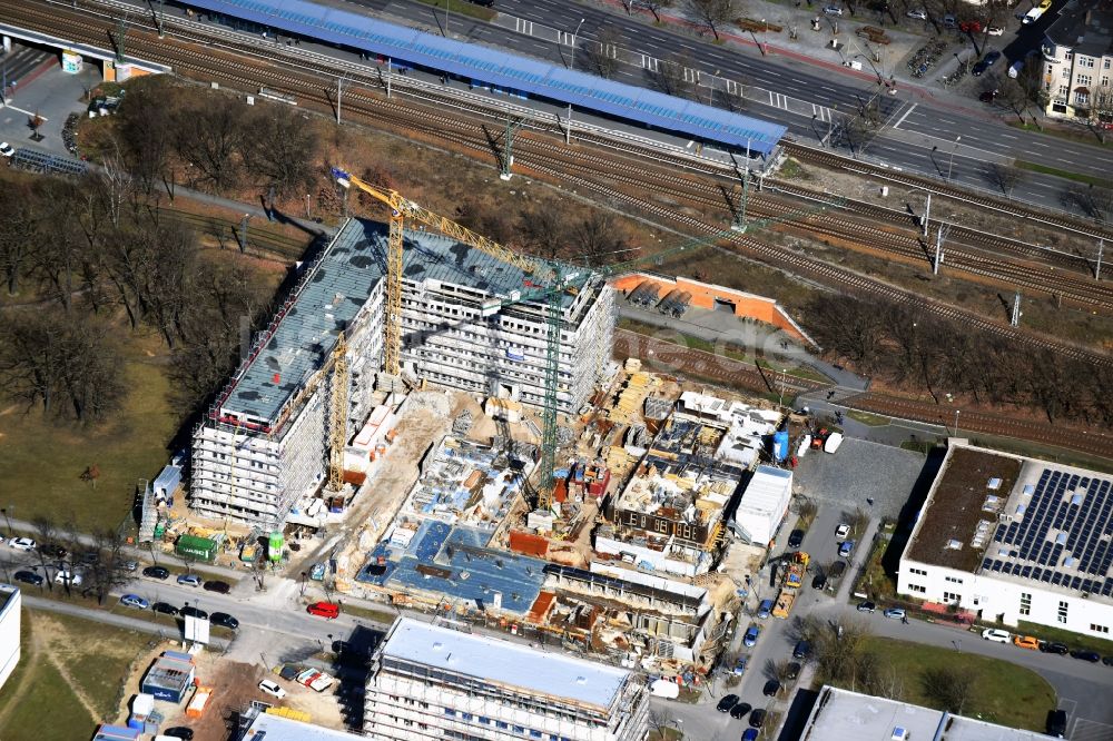 Luftaufnahme Berlin - Baustelle zum Neubau eines Büro- und Geschäftshauses NUBIS an der Franz-Ehrlich-Straße Ecke Ernst-Augustin-Straße im Ortsteil Bezirk Treptow-Köpenick in Berlin