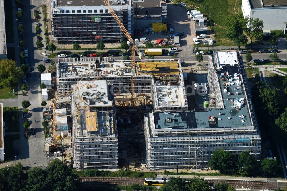 Berlin von oben - Baustelle zum Neubau eines Büro- und Geschäftshauses NUBIS an der Franz-Ehrlich-Straße Ecke Ernst-Augustin-Straße im Ortsteil Bezirk Treptow-Köpenick in Berlin