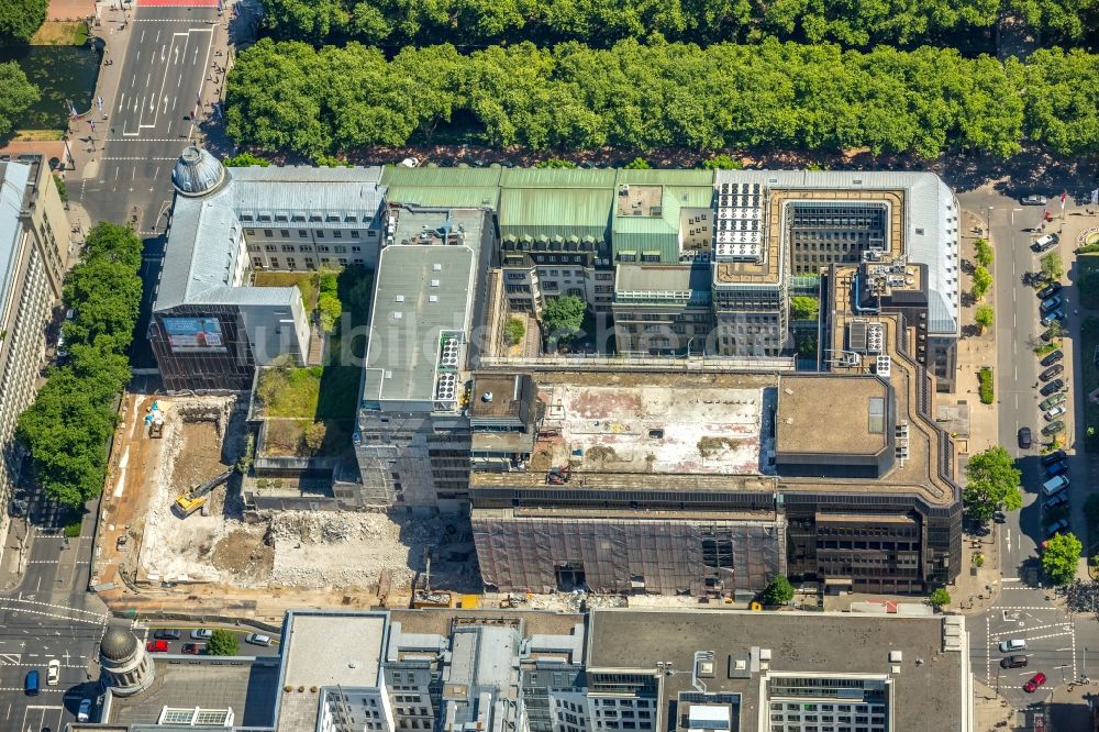 Luftaufnahme Düsseldorf - Baustelle zum Neubau eines Büro- und Geschäftshauses KÖ-QUARTIER an der Königsallee - Breite Straße in Düsseldorf im Bundesland Nordrhein-Westfalen, Deutschland