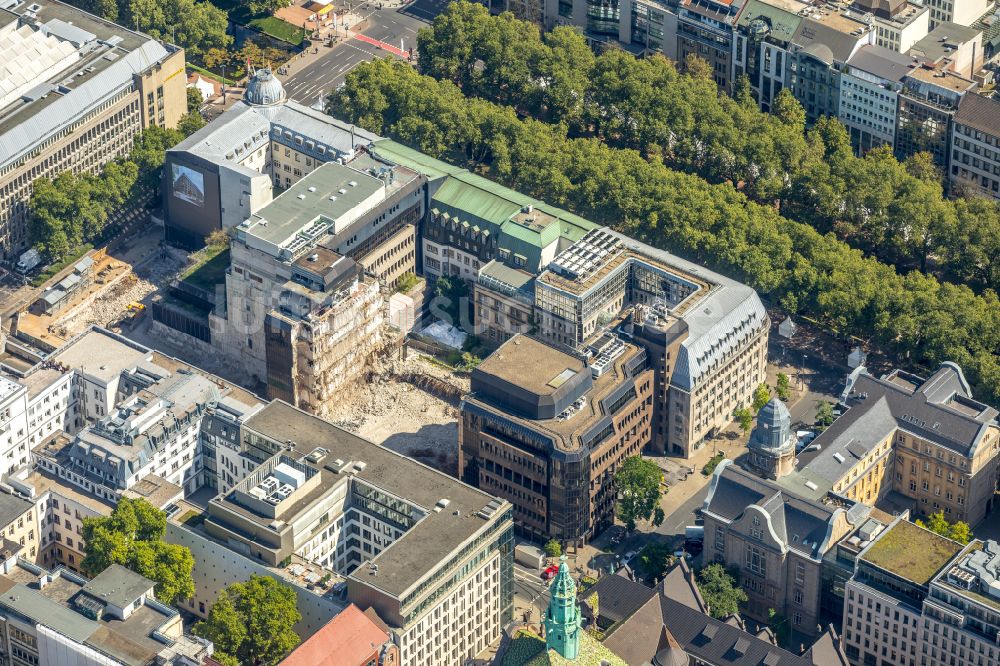 Luftaufnahme Düsseldorf - Baustelle zum Neubau eines Büro- und Geschäftshauses KÖ-QUARTIER an der Königsallee - Breite Straße in Düsseldorf im Bundesland Nordrhein-Westfalen, Deutschland