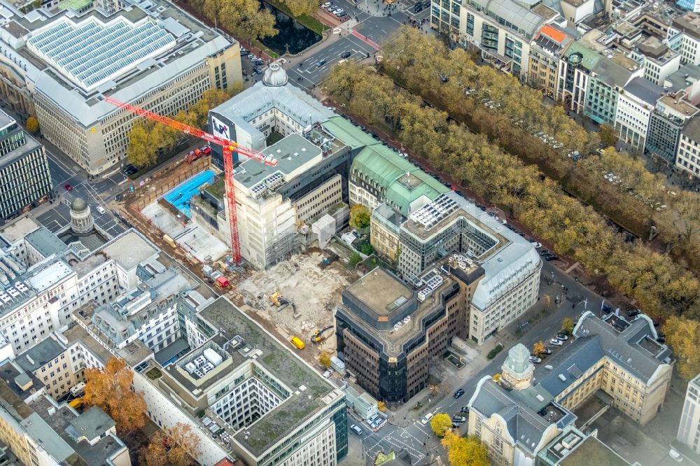 Luftaufnahme Düsseldorf - Baustelle zum Neubau eines Büro- und Geschäftshauses KÖ-QUARTIER an der Königsallee - Breite Straße in Düsseldorf im Bundesland Nordrhein-Westfalen, Deutschland