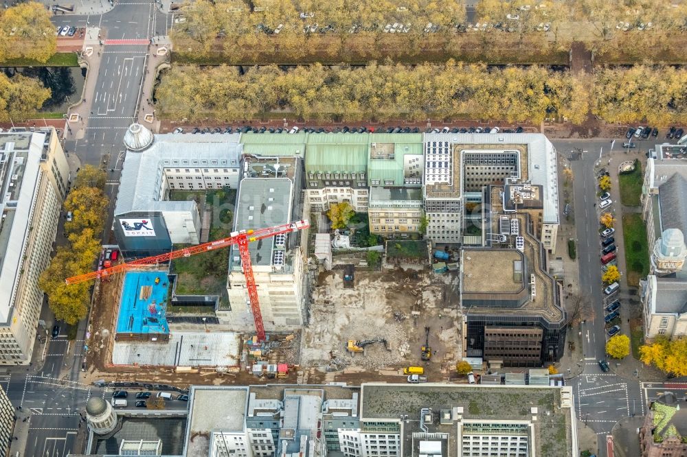 Luftaufnahme Düsseldorf - Baustelle zum Neubau eines Büro- und Geschäftshauses KÖ-QUARTIER an der Königsallee - Breite Straße in Düsseldorf im Bundesland Nordrhein-Westfalen, Deutschland