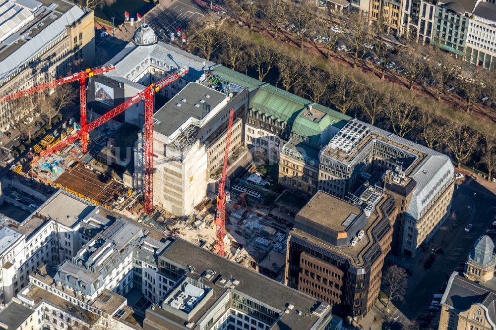 Luftaufnahme Düsseldorf - Baustelle zum Neubau eines Büro- und Geschäftshauses KÖ-QUARTIER an der Königsallee - Breite Straße in Düsseldorf im Bundesland Nordrhein-Westfalen, Deutschland