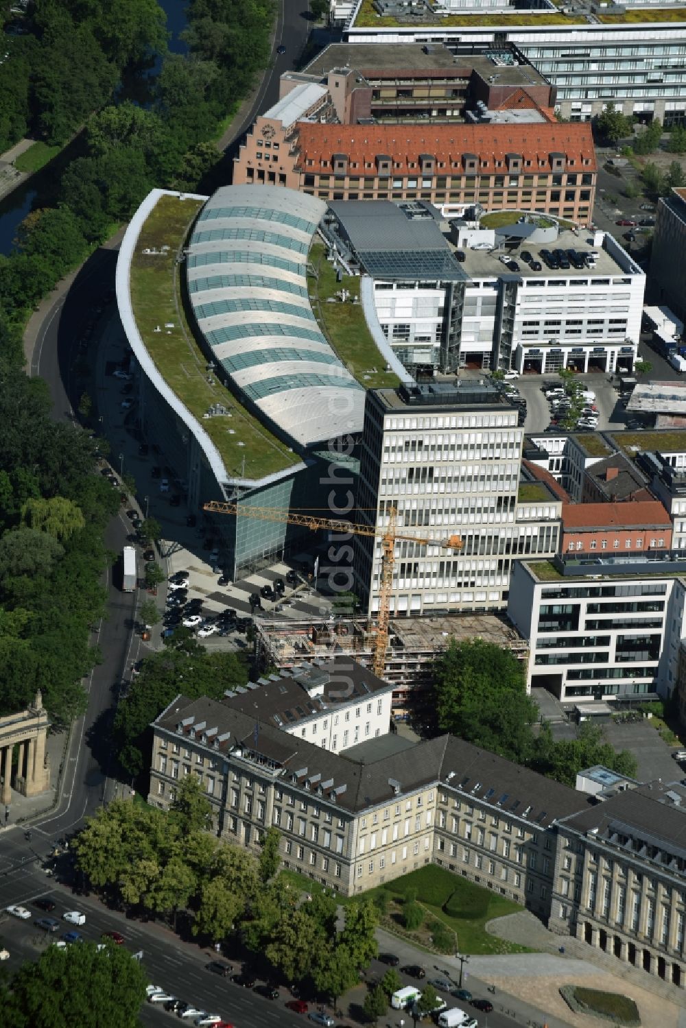 Luftaufnahme Berlin - Baustelle zum Neubau eines Büro- und Geschäftshauses Salzufer - Englische Straße durch das Bauunternehmen RD bud Sp. z o.o. in Berlin