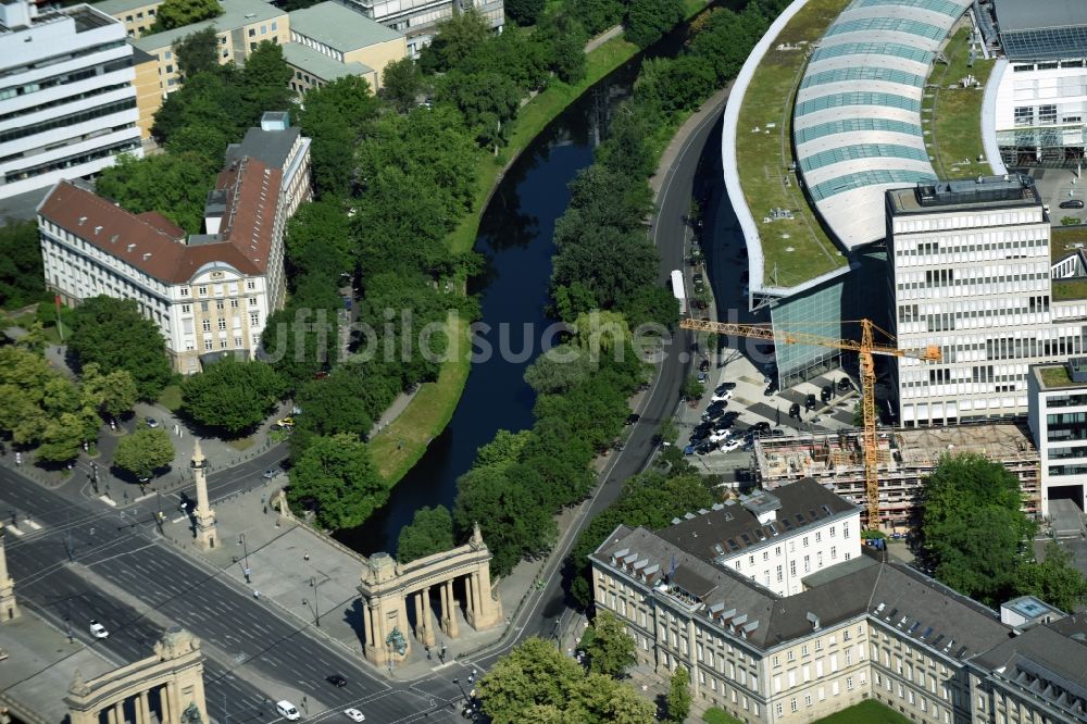 Berlin aus der Vogelperspektive: Baustelle zum Neubau eines Büro- und Geschäftshauses Salzufer - Englische Straße durch das Bauunternehmen RD bud Sp. z o.o. in Berlin