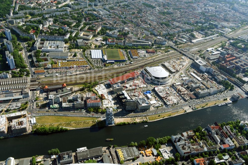 Luftbild Berlin - Baustelle zum Neubau eines Büro- und Geschäftshauses Zalando Campus durch die PORR Deutschland GmbH an der Valeska-Gert-Straße im Ortsteil Bezirk Friedrichshain-Kreuzberg in Berlin, Deutschland