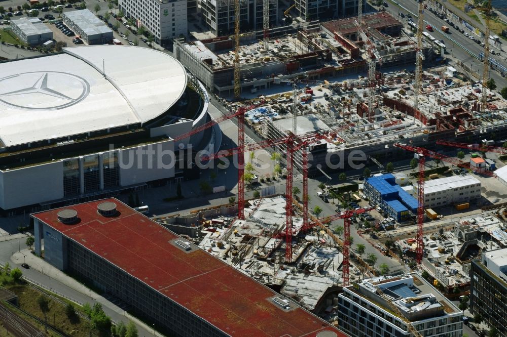 Berlin von oben - Baustelle zum Neubau eines Büro- und Geschäftshauses Zalando Campus durch die PORR Deutschland GmbH an der Valeska-Gert-Straße im Ortsteil Bezirk Friedrichshain-Kreuzberg in Berlin, Deutschland