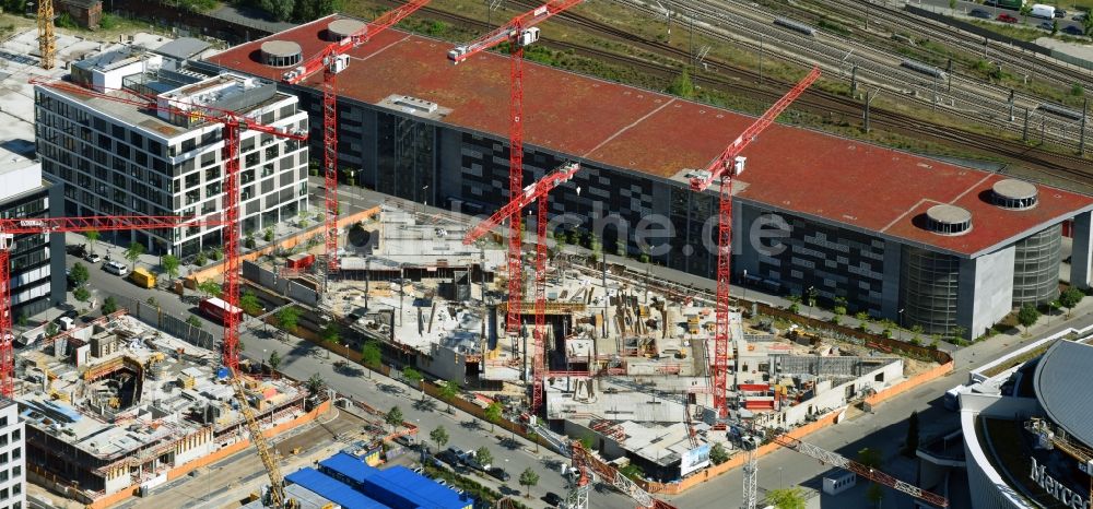 Luftbild Berlin - Baustelle zum Neubau eines Büro- und Geschäftshauses Zalando Campus durch die PORR Deutschland GmbH an der Valeska-Gert-Straße im Ortsteil Bezirk Friedrichshain-Kreuzberg in Berlin, Deutschland