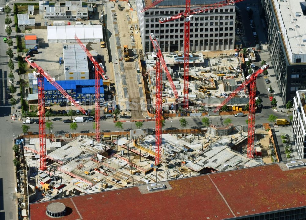 Luftaufnahme Berlin - Baustelle zum Neubau eines Büro- und Geschäftshauses Zalando Campus durch die PORR Deutschland GmbH an der Valeska-Gert-Straße im Ortsteil Bezirk Friedrichshain-Kreuzberg in Berlin, Deutschland