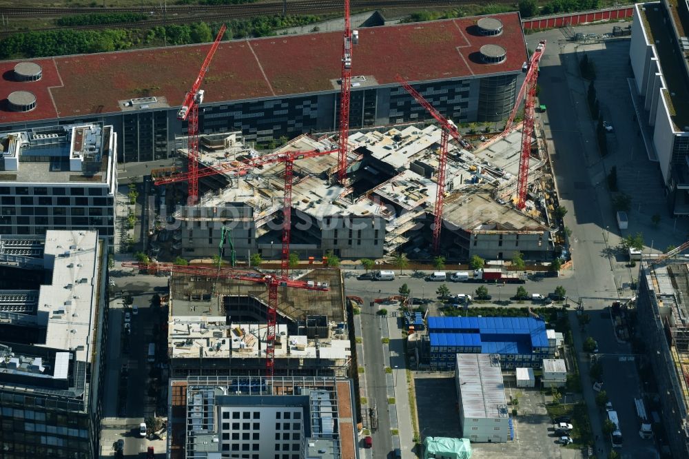 Luftbild Berlin - Baustelle zum Neubau eines Büro- und Geschäftshauses Zalando Campus durch die PORR Deutschland GmbH an der Valeska-Gert-Straße im Ortsteil Bezirk Friedrichshain-Kreuzberg in Berlin, Deutschland