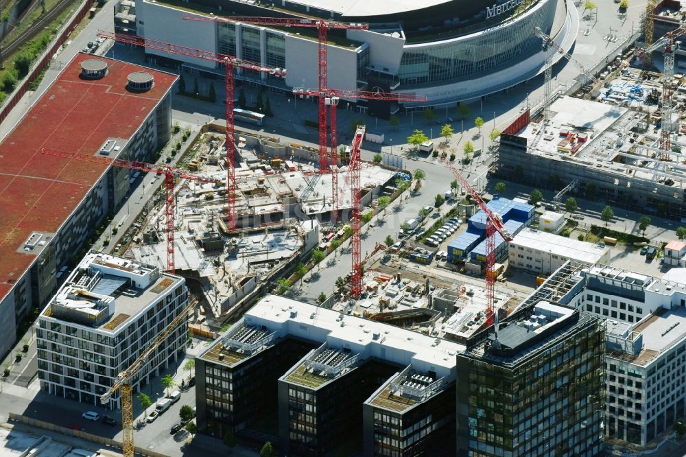 Luftbild Berlin - Baustelle zum Neubau eines Büro- und Geschäftshauses Zalando Campus durch die PORR Deutschland GmbH an der Valeska-Gert-Straße im Ortsteil Bezirk Friedrichshain-Kreuzberg in Berlin, Deutschland