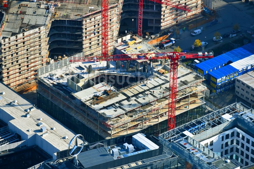 Berlin von oben - Baustelle zum Neubau eines Büro- und Geschäftshauses Zalando Headquarter an der Valeska-Gert-Straße im Ortsteil Bezirk Friedrichshain-Kreuzberg in Berlin, Deutschland