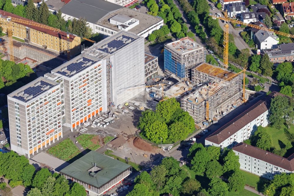 München aus der Vogelperspektive: Baustelle zum Neubau eines Büro- und Geschäftshauses an der Züricher Straße in München im Bundesland Bayern