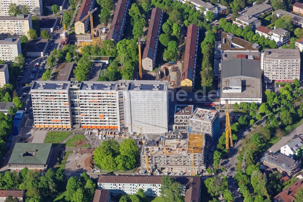 München aus der Vogelperspektive: Baustelle zum Neubau eines Büro- und Geschäftshauses an der Züricher Straße in München im Bundesland Bayern