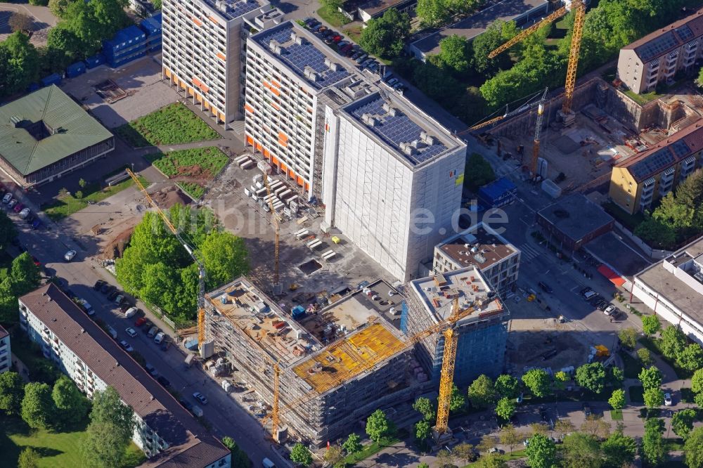 München von oben - Baustelle zum Neubau eines Büro- und Geschäftshauses an der Züricher Straße in München im Bundesland Bayern