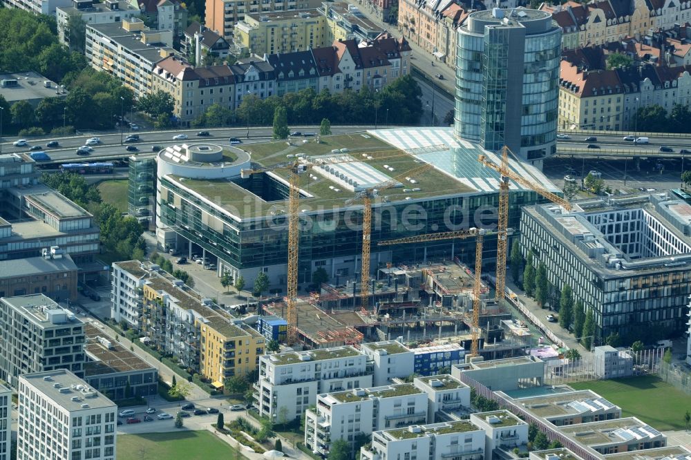 München von oben - Baustelle zum Neubau Bürogebäude NOVE im Arnulfpark in München im Bundesland Bayern