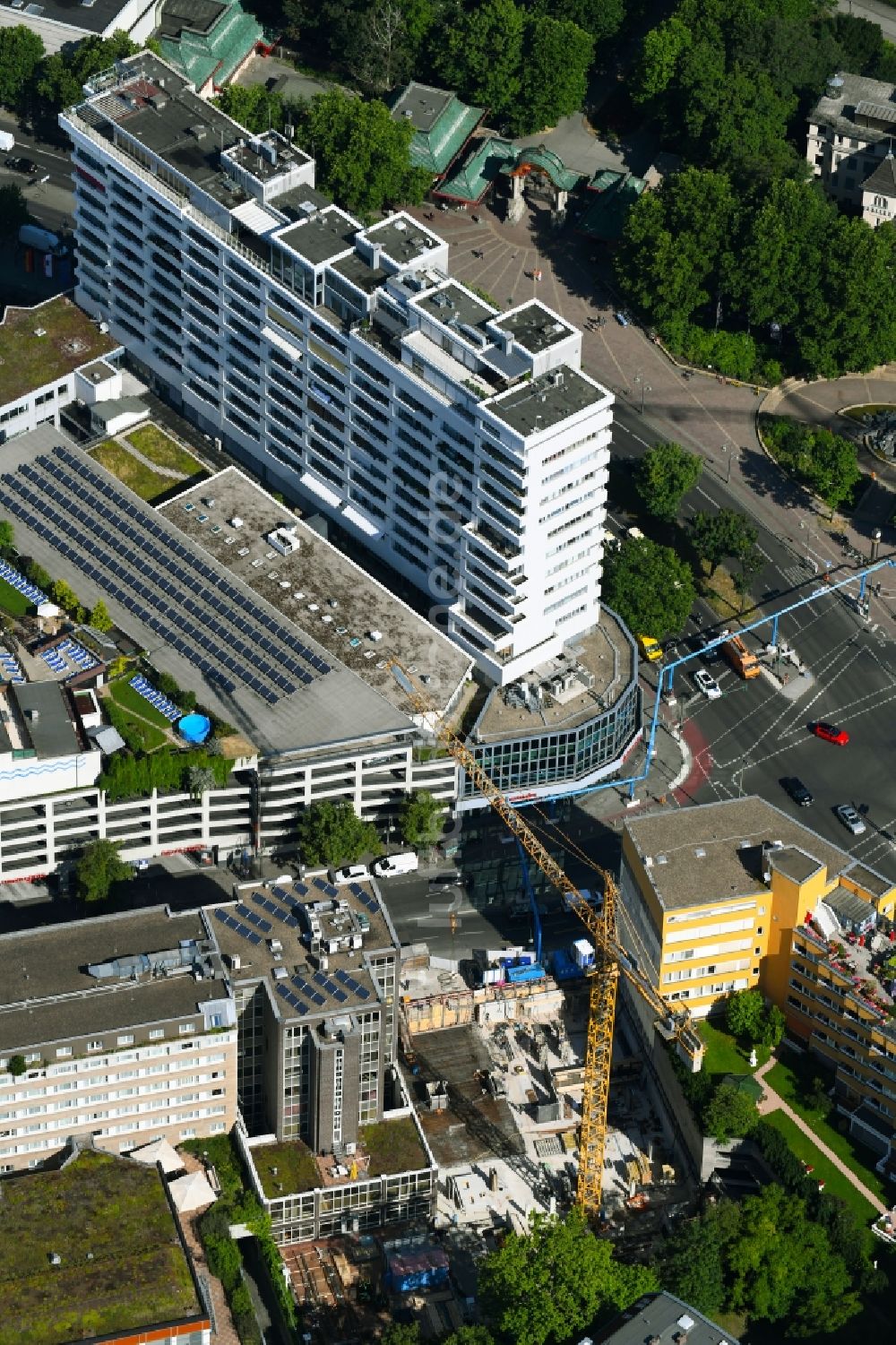 Berlin von oben - Baustelle zum Neubau des Bürohaus- Gebäude Nürnberger Straße im Ortsteil Charlottenburg in Berlin, Deutschland