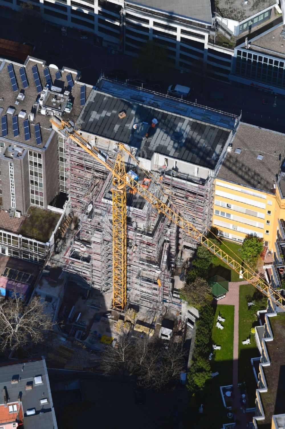 Luftbild Berlin - Baustelle zum Neubau des Bürohaus- Gebäude im Ortsteil Charlottenburg in Berlin, Deutschland