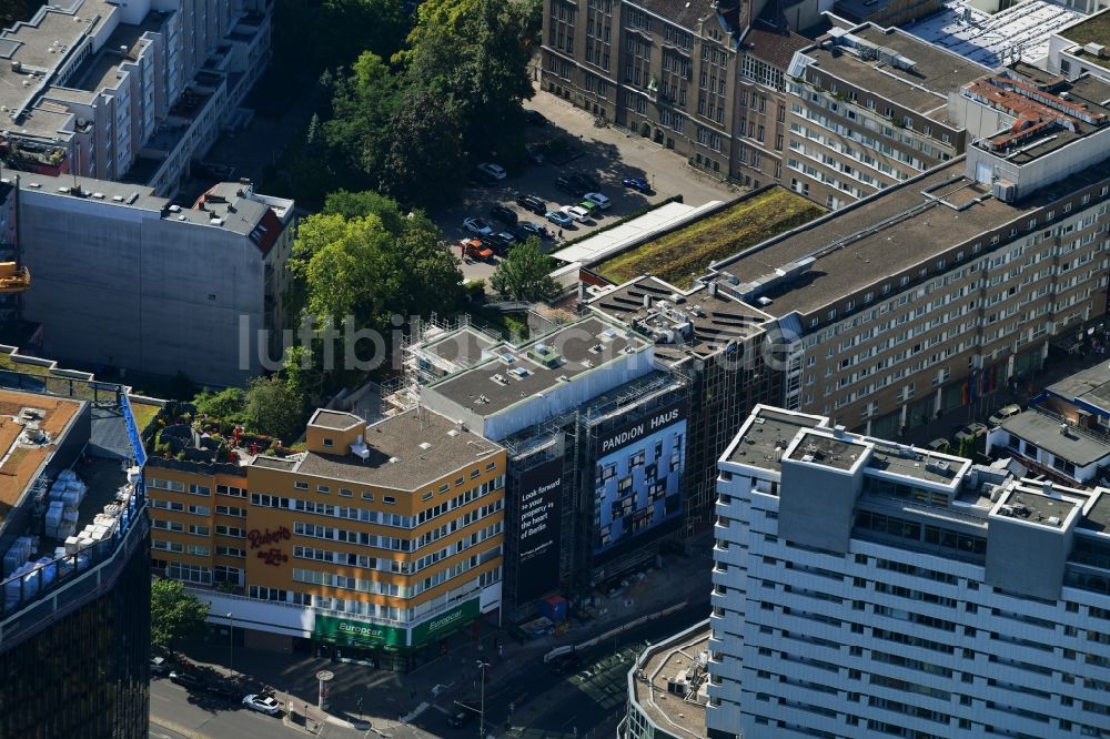 Berlin aus der Vogelperspektive: Baustelle zum Neubau des Bürohaus- Gebäude im Ortsteil Charlottenburg in Berlin, Deutschland