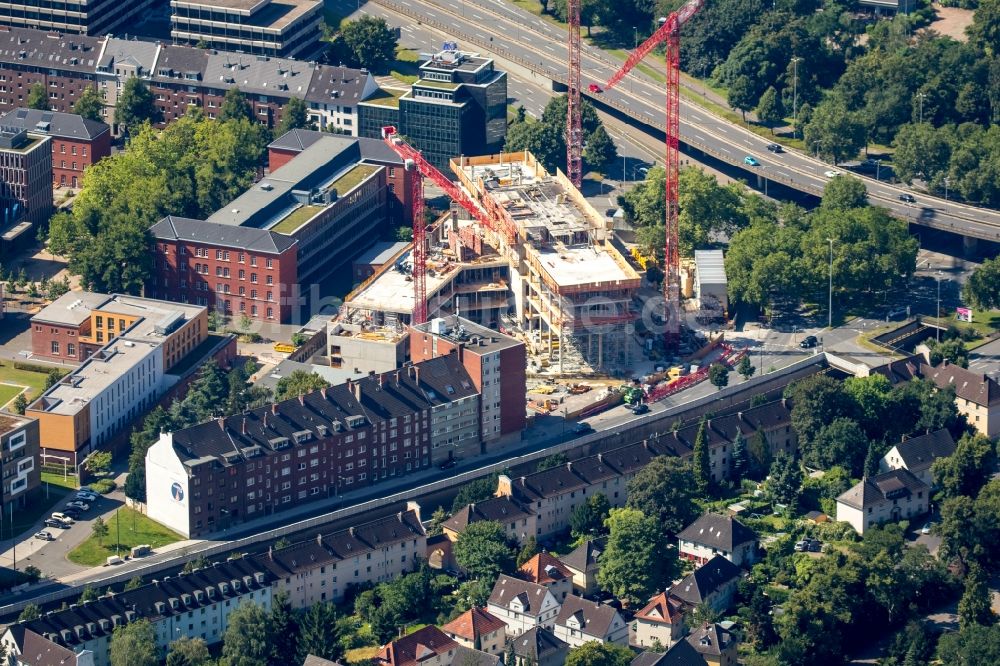 Düsseldorf aus der Vogelperspektive: Baustelle zum Neubau eines Bürohauses am Kennedydamm in Düsseldorf im Bundesland Nordrhein-Westfalen