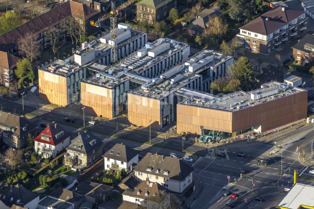 Luftaufnahme Bottrop - Baustelle zum Neubau des Campus der Hochschule Ruhr West durch den Bau- und Liegenschaftsbetrieb NRW (BLB NRW) in Bottrop im Bundesland Nordrhein-Westfalen