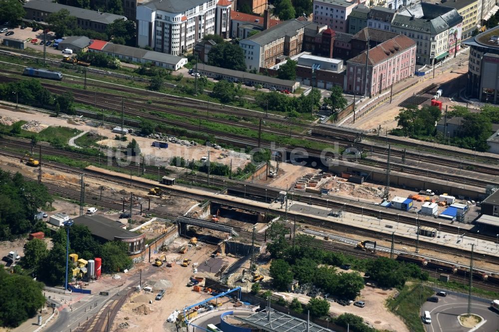 Magdeburg von oben - Baustelle zum Neubau des Citytunnels im Zuge der Bahnbrückensanierung der Deutschen Bahn in Magdeburg im Bundesland Sachsen-Anhalt