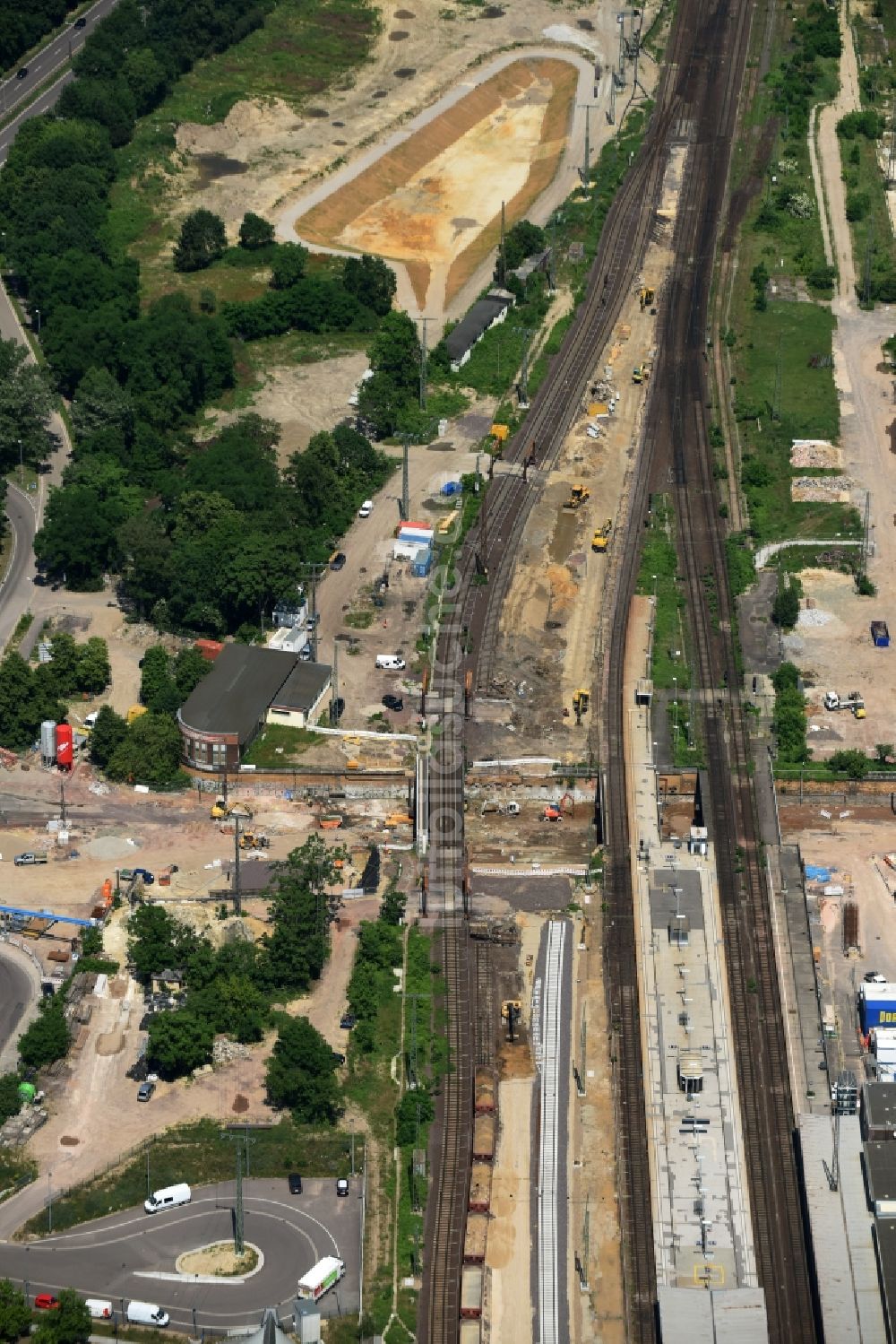 Magdeburg von oben - Baustelle zum Neubau des Citytunnels im Zuge der Bahnbrückensanierung der Deutschen Bahn in Magdeburg im Bundesland Sachsen-Anhalt