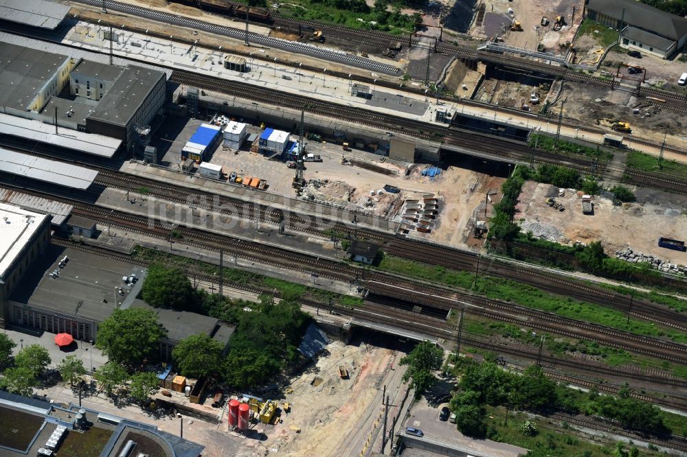 Magdeburg von oben - Baustelle zum Neubau des Citytunnels im Zuge der Bahnbrückensanierung der Deutschen Bahn in Magdeburg im Bundesland Sachsen-Anhalt