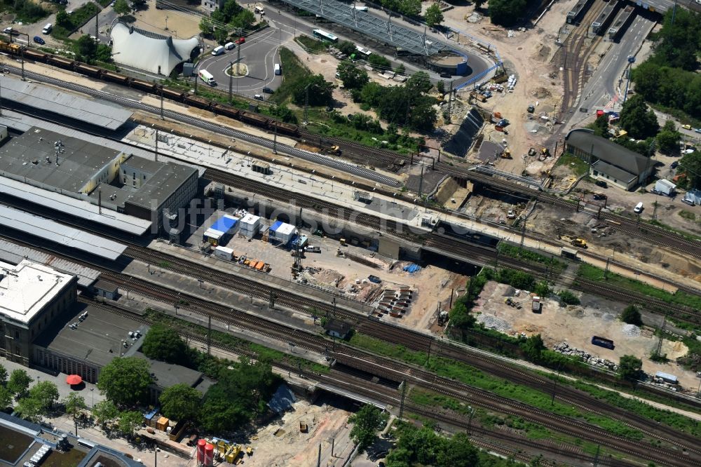 Magdeburg aus der Vogelperspektive: Baustelle zum Neubau des Citytunnels im Zuge der Bahnbrückensanierung der Deutschen Bahn in Magdeburg im Bundesland Sachsen-Anhalt