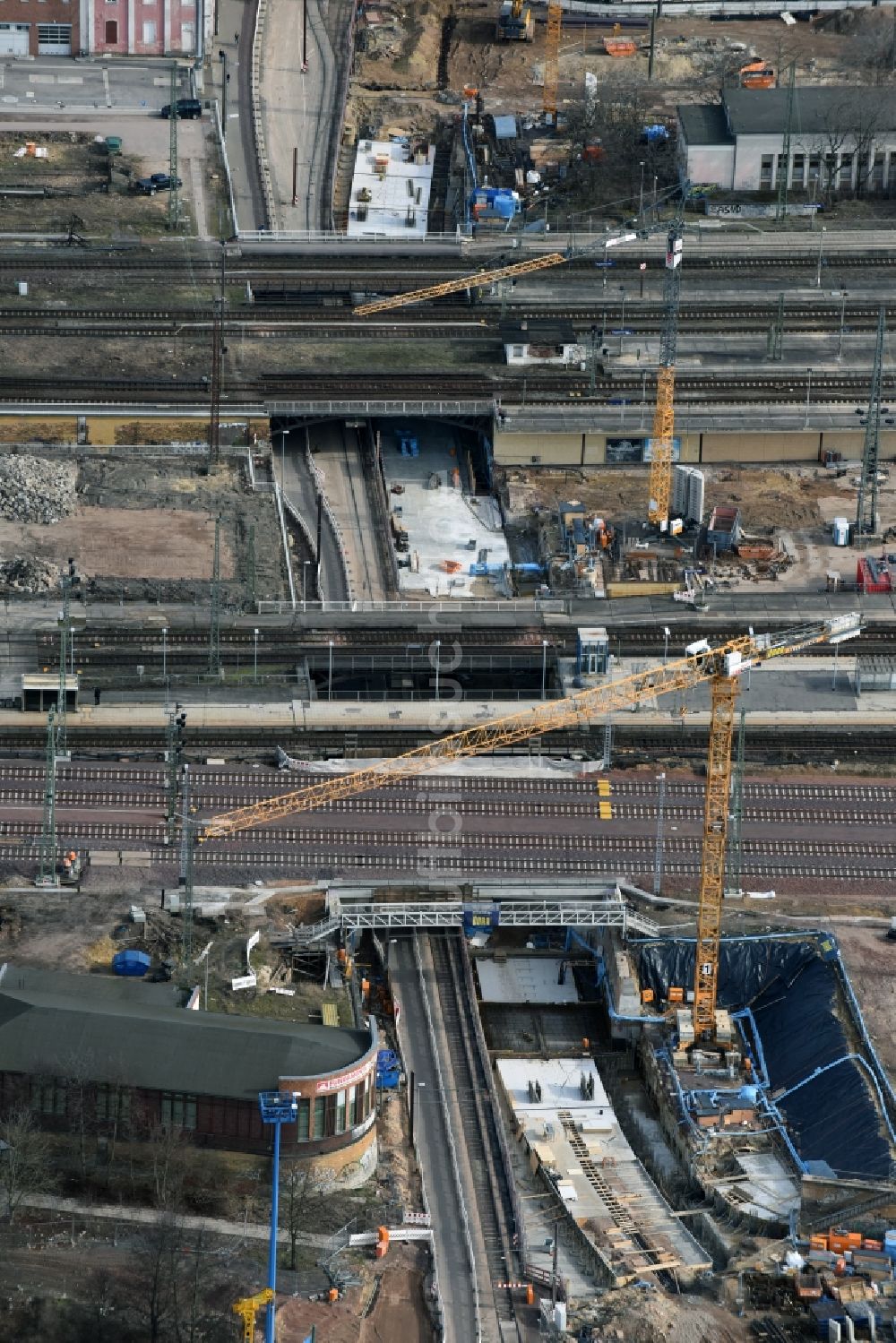 Luftaufnahme Magdeburg - Baustelle zum Neubau des Citytunnels im Zuge der Bahnbrückensanierung der Deutschen Bahn in Magdeburg im Bundesland Sachsen-Anhalt