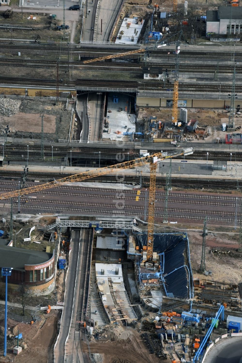 Magdeburg von oben - Baustelle zum Neubau des Citytunnels im Zuge der Bahnbrückensanierung der Deutschen Bahn in Magdeburg im Bundesland Sachsen-Anhalt