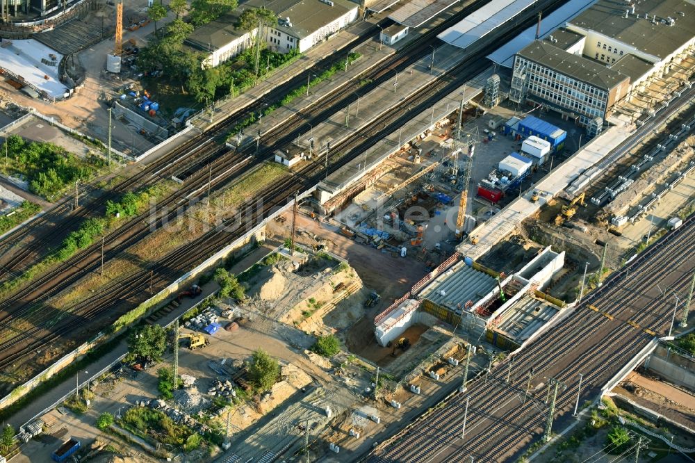 Magdeburg von oben - Baustelle zum Neubau des Citytunnels im Zuge der Bahnbrückensanierung der Deutschen Bahn in Magdeburg im Bundesland Sachsen-Anhalt