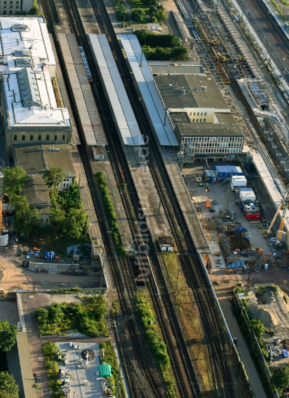 Magdeburg von oben - Baustelle zum Neubau des Citytunnels im Zuge der Bahnbrückensanierung der Deutschen Bahn in Magdeburg im Bundesland Sachsen-Anhalt