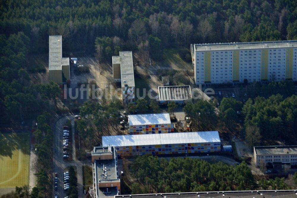 Berlin aus der Vogelperspektive: Baustelle zum Neubau Containerdorf für Flüchtlinge im Allende- Viertel in Berlin Köpenick