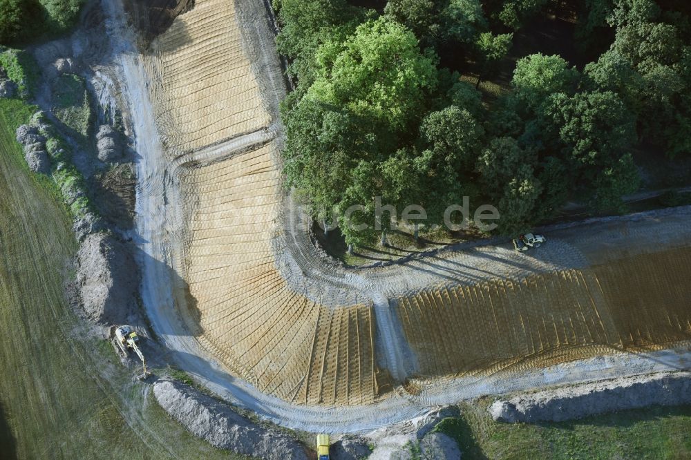 Luftbild Pretzsch (Elbe) - Baustelle zum Neubau einer Deichanlage am Schloss und Schlosspark in Pretzsch (Elbe) im Bundesland Sachsen-Anhalt