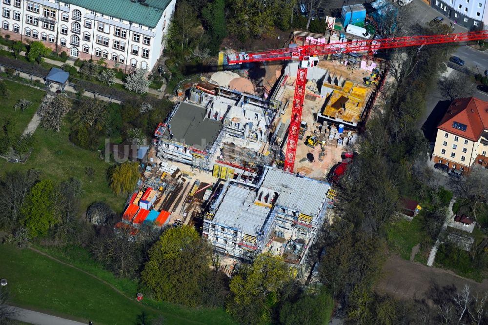 Nürnberg von oben - Baustelle zum Neubau dreier Wohnhäuser in der Veilhofstraße im Ortsteil Veilhof in Nürnberg im Bundesland Bayern, Deutschland